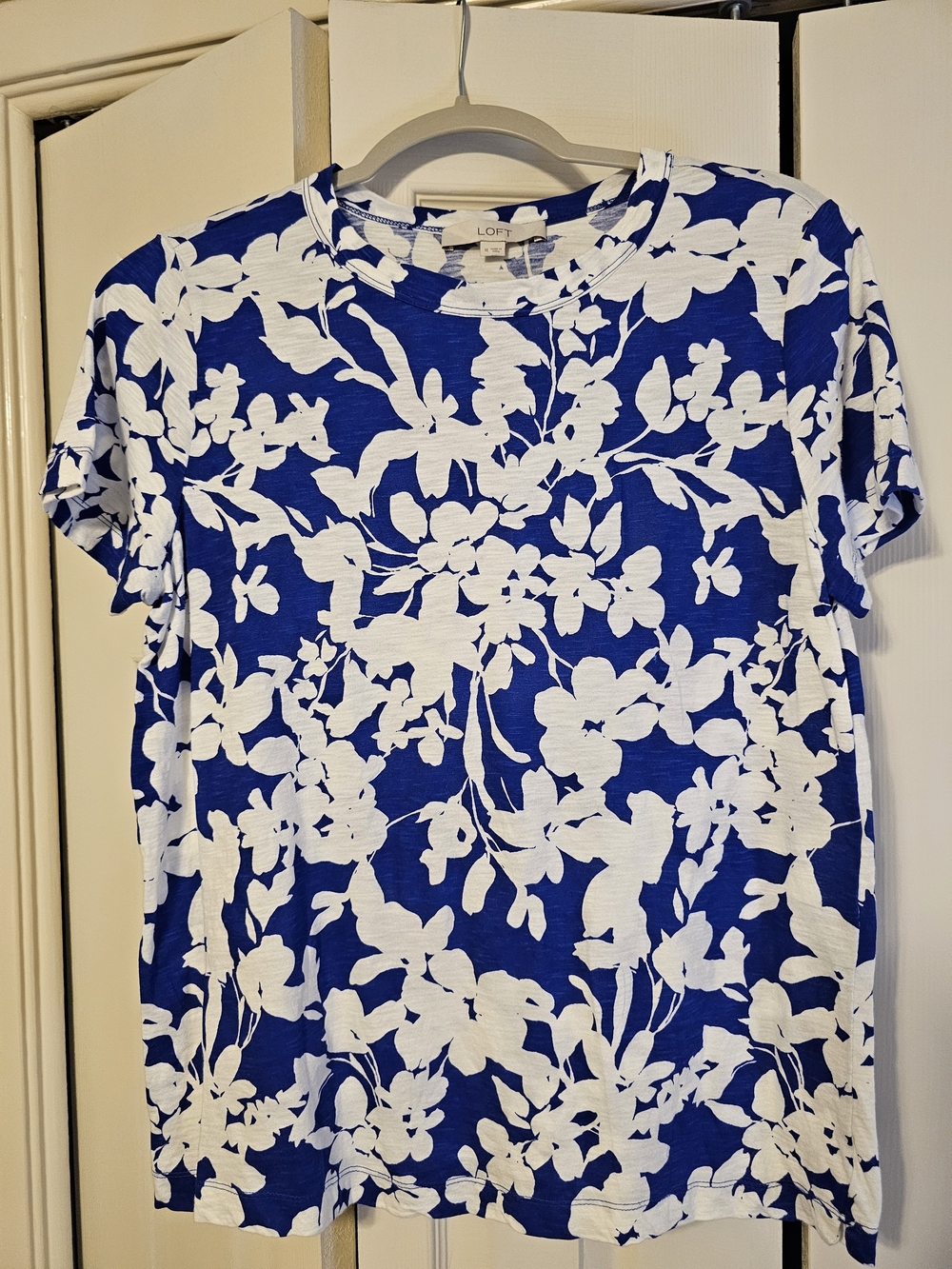 LOFT Blue & White Floral Crewneck Short Sleeve Tee